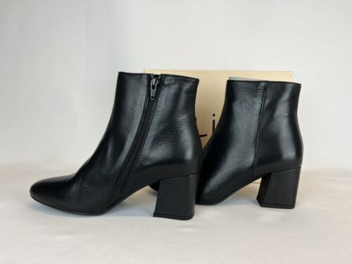 Made in Italy genuine leather boots with heel and zip size: EU 36 or 39