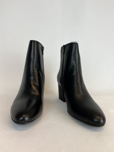 Made in Italy genuine leather boots with heel and zip size: EU 36 or 39