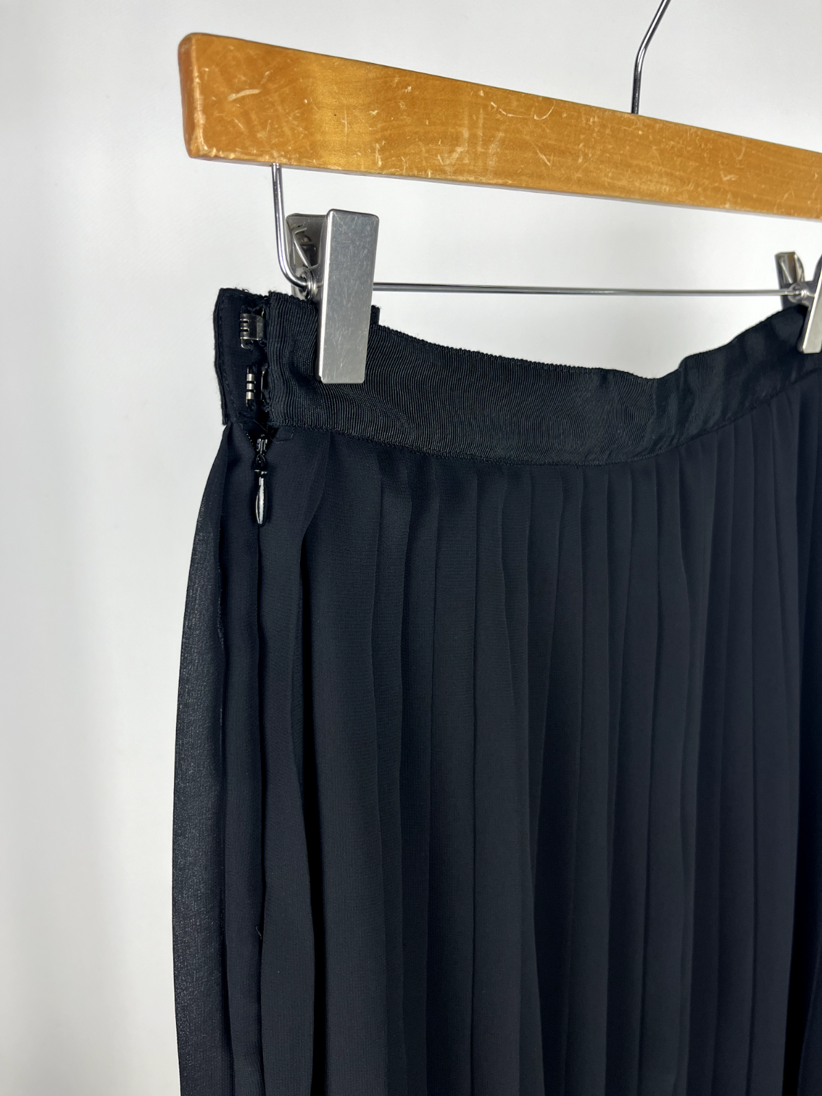 Club Monaco black pleated skirt W29 L23