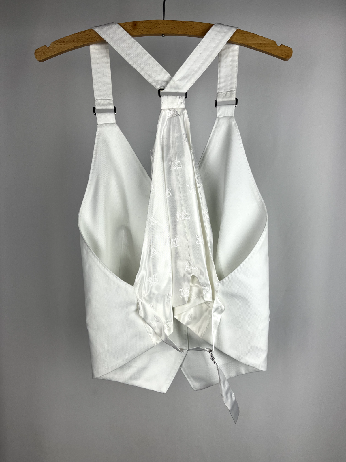 MaxMara White waistcoat 100% silk new with tags UK14