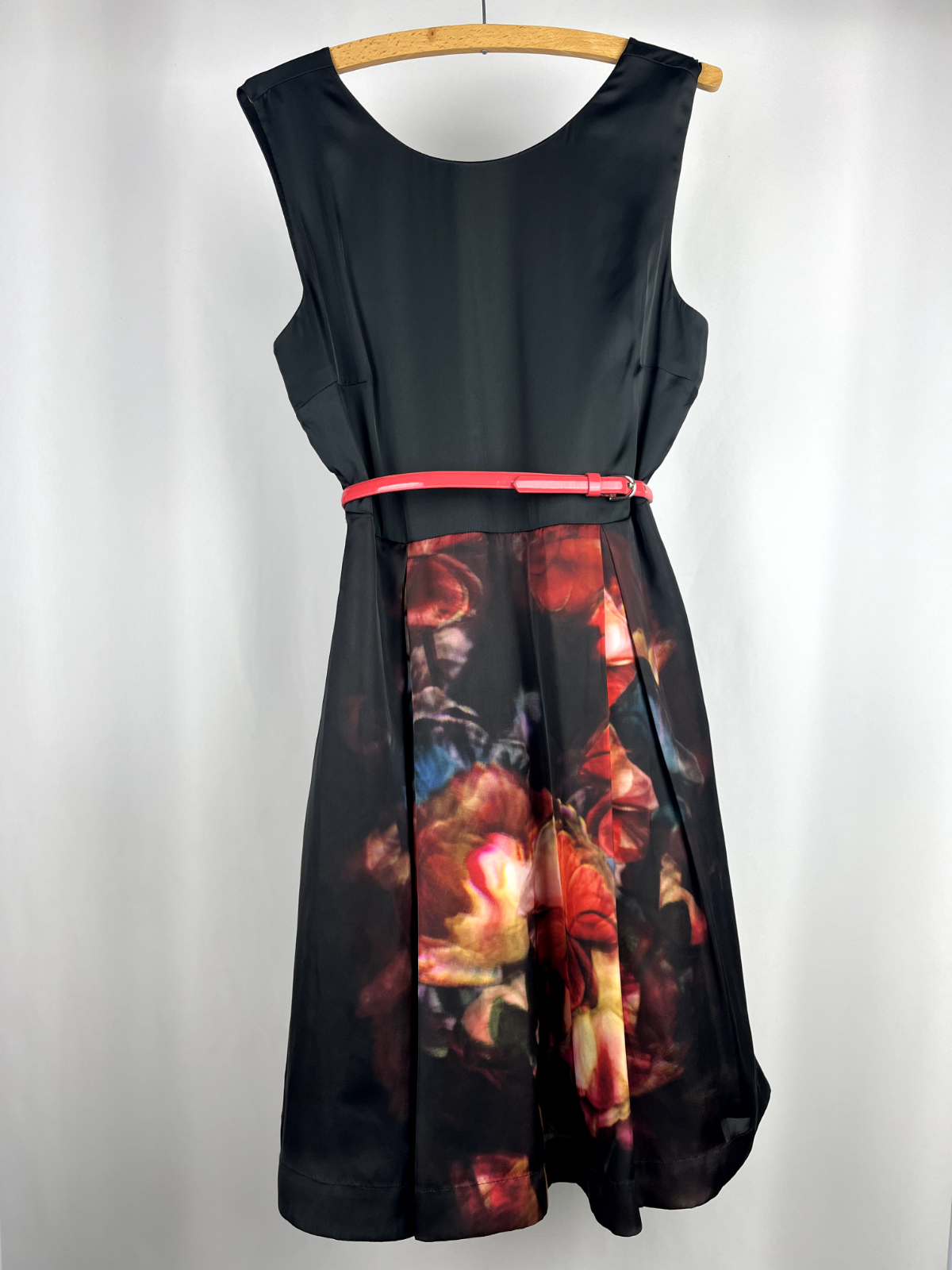 Ted Baker Dress Size 2 Flower print with belt Perfect Condition