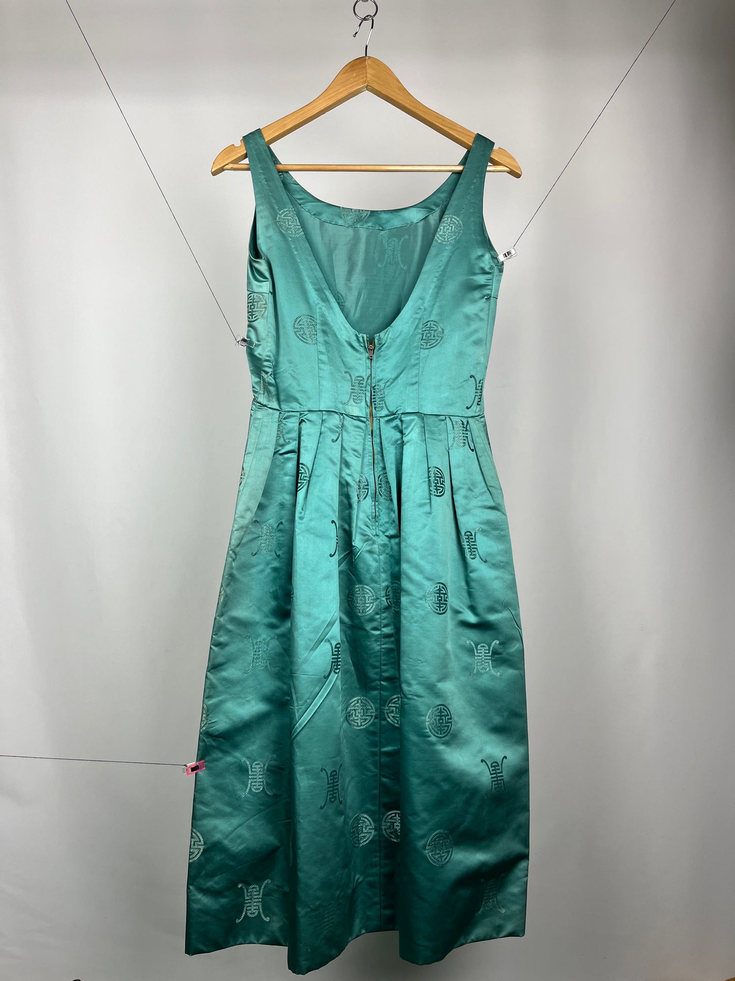 Sleeveless silk vintage midi dress