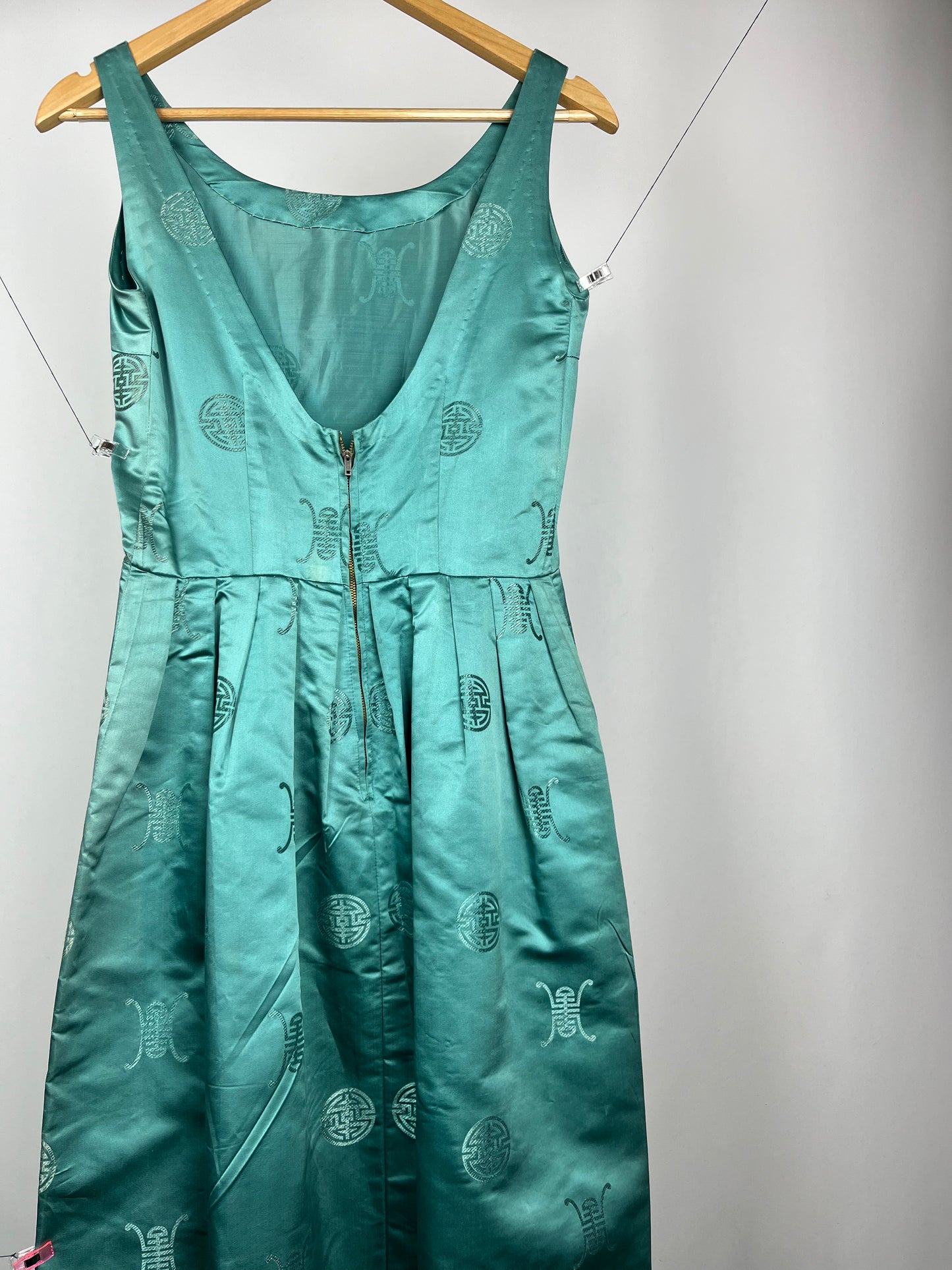 Sleeveless silk vintage midi dress